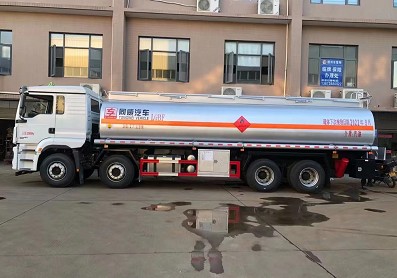 國(guó)六陜汽德龍M3000S前四后八油罐車(chē) 國(guó)六陜汽德龍M3000S前四后八油罐車(chē)