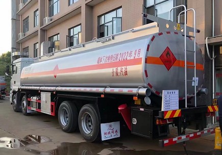 國(guó)六陜汽德龍M3000S前四后八油罐車(chē) 國(guó)六陜汽德龍M3000S前四后八油罐車(chē)