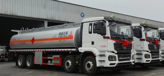 國(guó)六陜汽德龍M3000S前四后八油罐車(chē)批量發(fā)車(chē)圖片 國(guó)六陜汽德龍M3000S前四后八油罐車(chē)批量發(fā)車(chē)圖片
