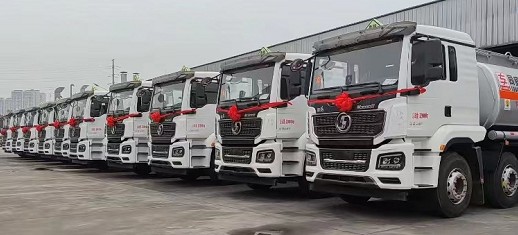 國(guó)六陜汽德龍M3000S前四后八油罐車(chē)批量發(fā)車(chē)圖片 國(guó)六陜汽德龍M3000S前四后八油罐車(chē)批量發(fā)車(chē)圖片